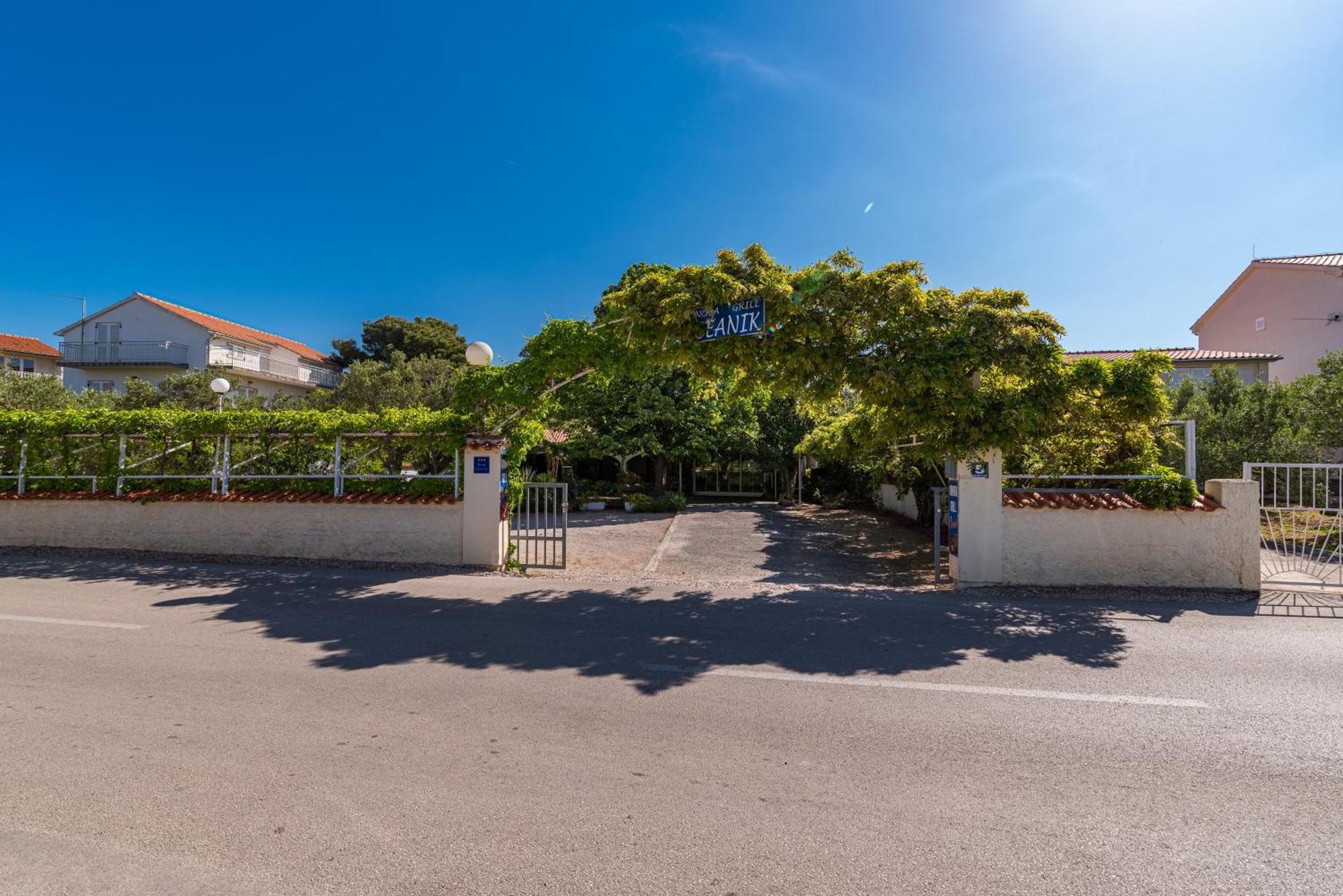 Apartments Nena ブロダリツァ エクステリア 写真